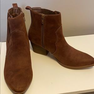 Time and Tru brown suede western ankle boot